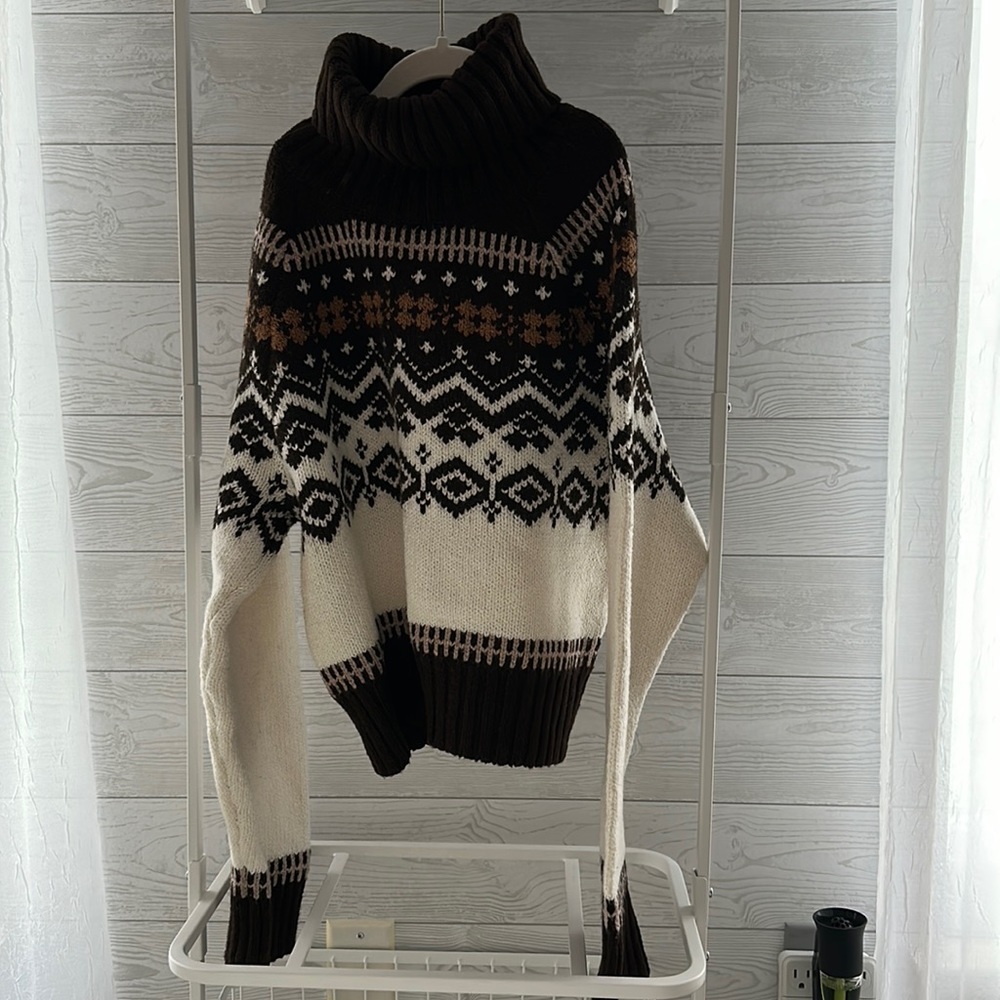 American Eagle Turtle Neck Sweater
